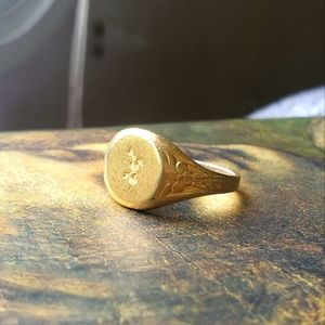 Gold tones vintage style floral ring